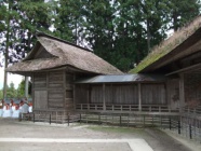 神楽（能楽）殿の左側