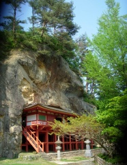 巌窟全景
